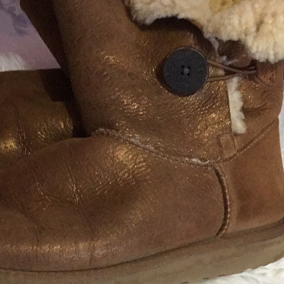 Ugg Bailey button OPEN TO ALL OFFERS - Picture 3 of 7
